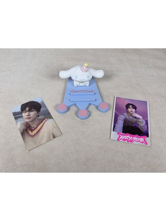 Sanrio Other - Sanrio Miniso Cinnamoroll Crown Phone Holder Stand + 2 K pop Singers